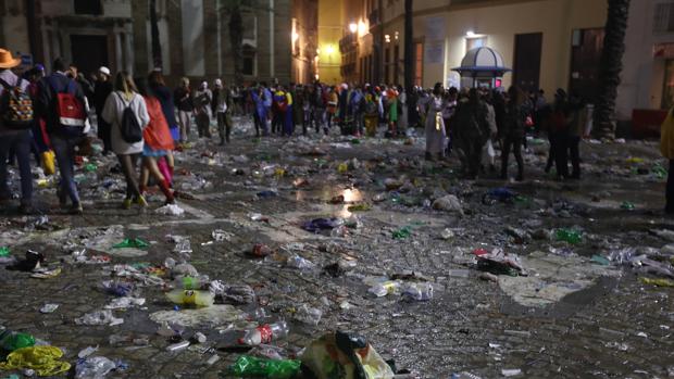 Estado de las calles de la ciudad tras la noche del sábado