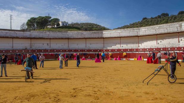 Una imagen de la plaza de toros de Constantina, antes en manos privadas