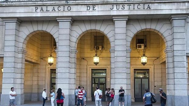 El acusado se sienta desde este martes en el banquillo de los acusados de la Audiencia Provincial