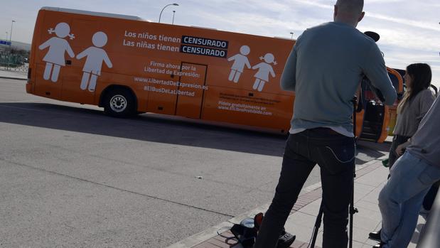 «Haremos todo lo posible dentro de la legalidad para que el autobús de Hazte Oír no circule por Cádiz»