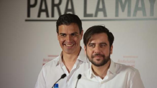 Sánchez y González, en Cádiz, durante la campaña de las municipales de 2015