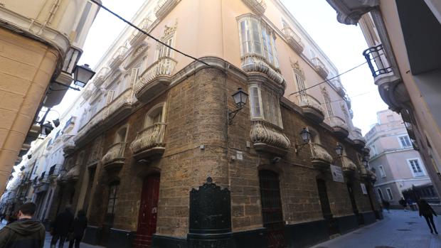 Palacete situado entre el callejón del Tinte y la calle Sagasta.