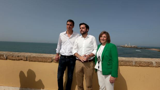 Pedro Sánchez, Fran González e Irene García, en 2015