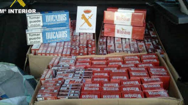 Arrestado en La Línea con 4.750 cajetillas de tabaco de contrabando en un doble fondo de un camión