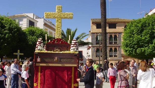 Una cruz de mayo de un grupo infantil