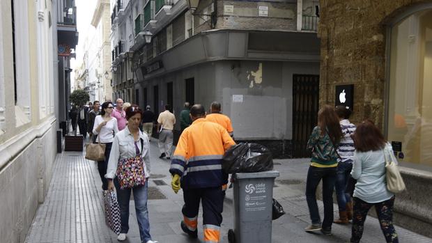 Los vecinos vuelven a tomar la delantera al Ayuntamiento con la limpieza de la ciudad