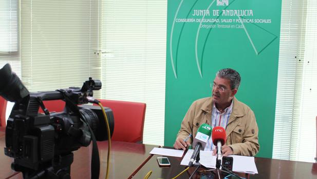 La Junta presenta en Cádiz un proyecto para garantizar «por ley» la calidad de la sanidad