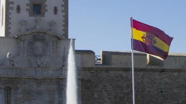 El Partido Comunista anima a sus cargos públicos a ondear la bandera republicana en las instituciones