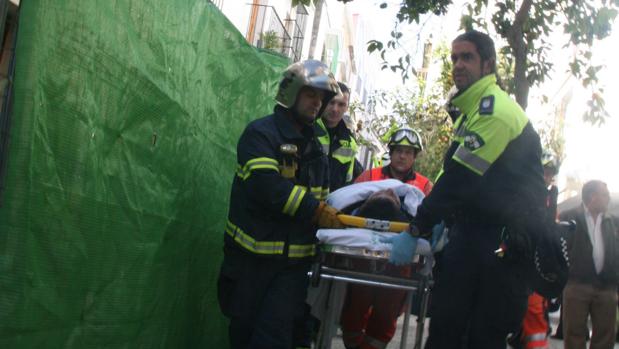 Un obrero resulta herido en Jerez durante la rehabilitación de una fachada