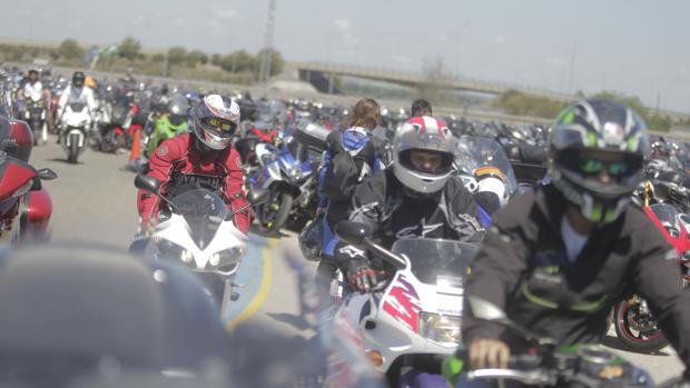 Motoristas saliendo del Circuito de Motos de Jerez