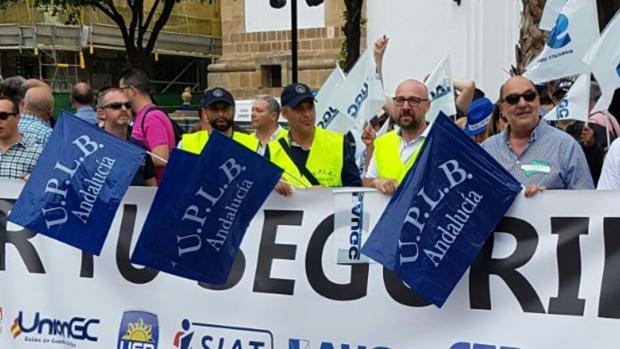 Unas 200 personas se manifiestan en Algeciras para pedir más medios contra el narcotráfico