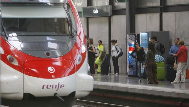 Renfe programa seis trenes diarios por sentido entre Madrid y Cádiz del 24 de julio al 3 de septiembre