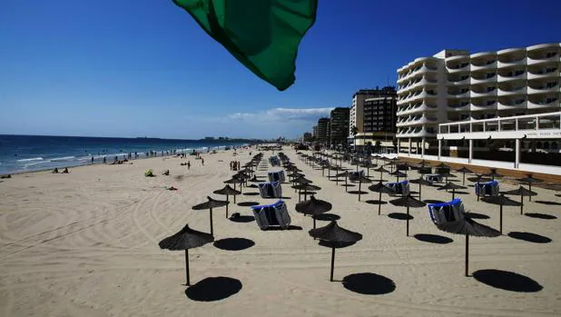 Imagen de la playa La Victoria de Cádiz