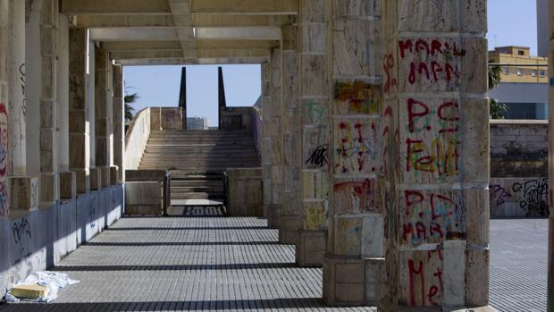 El botellódromo de la Punta de San Felipe, con numerosos desperfectos