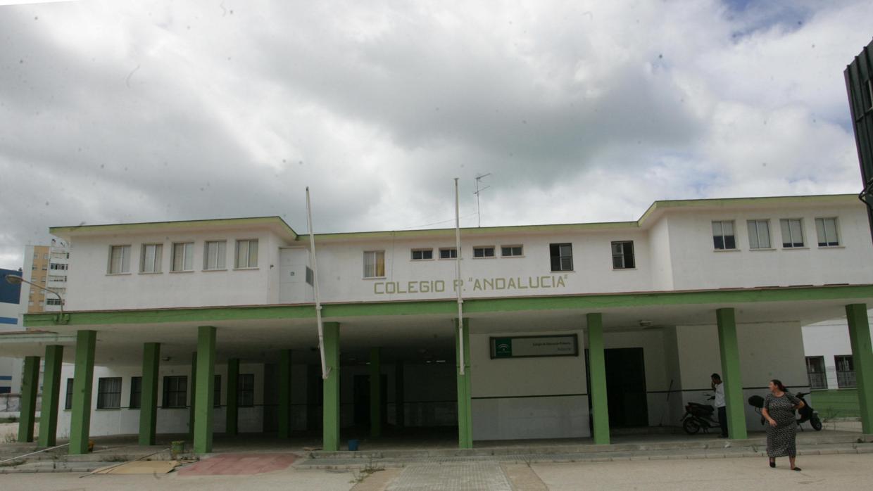 Fachada del Colegio Andalucía, en Cádiz.