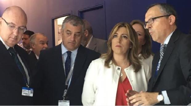 Visita de Susana Díaz y el consejero de Economía, Javier Carnero, al salón aeronaútico de París-Le Bourget