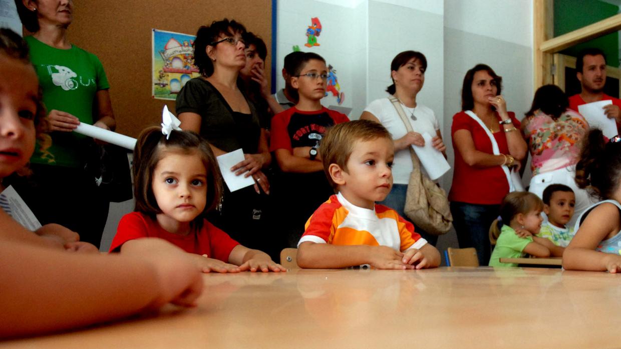 Niños de Infantil, en un centro de Sanlúcar.