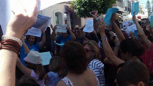 Imagen de una concentración en la Plaza del Cabildo sanluqueña