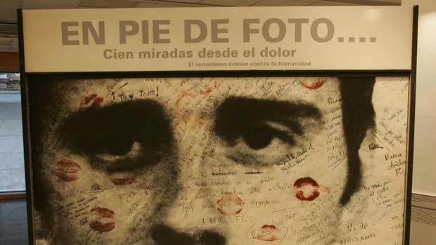Imagen de la exposición en recuerdo de Miguel Ángel Blanco celebrada en Cádiz en 2008
