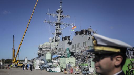 Mantenimiento del 'Uss Ross' en la Base Naval