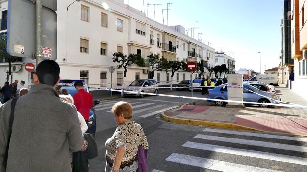 El presunto crimen se produjo en una vivienda de la calle Las cabezas de San Juan de Dos Hermanas