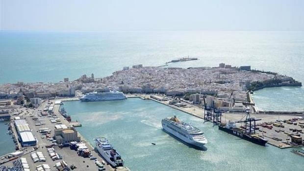 Vista área de los muelles de Cádiz