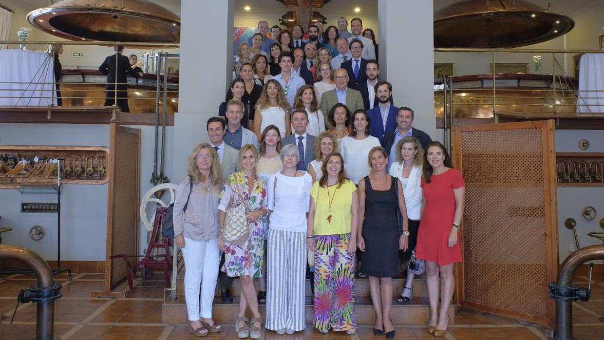 Foto de grupo de los distintos directores de comunicación de la asociación