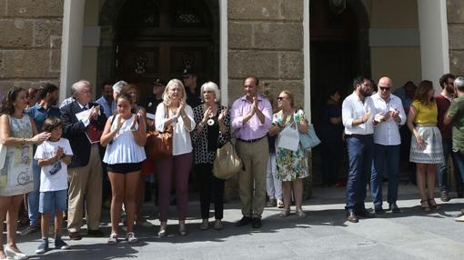 Minuto de silencio en Cádiz