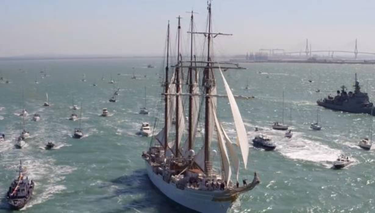 El bergantín goleta, navegando por la Bahía de Cádiz el pasado marzo.