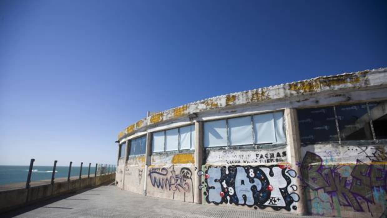 Actualmente la zona del botellódromo está en estado de abandono.