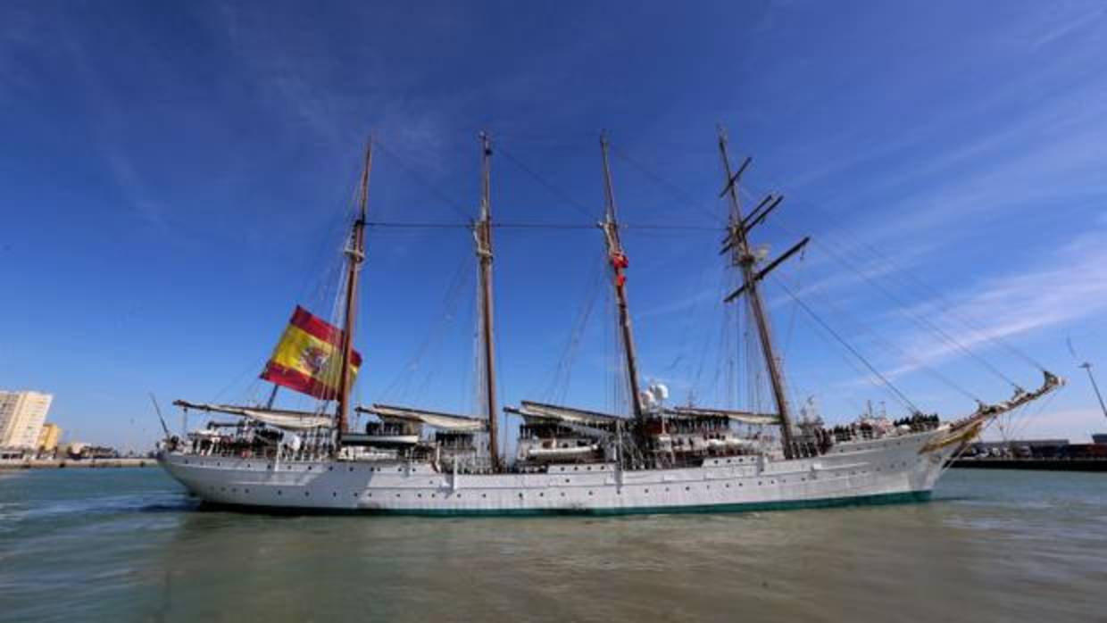 Elcano en el puerto de Cádiz.