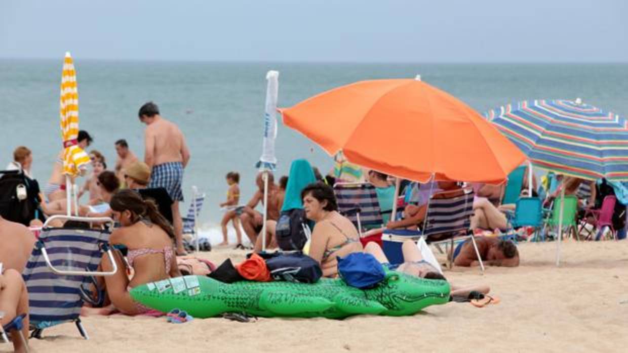 Las aguas de las playas de Cádiz pasan el control de calidad