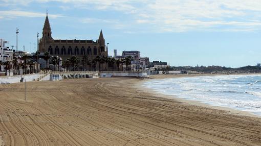 Diez playas de Cádiz para hacer turismo cultural sin mover la sombrilla