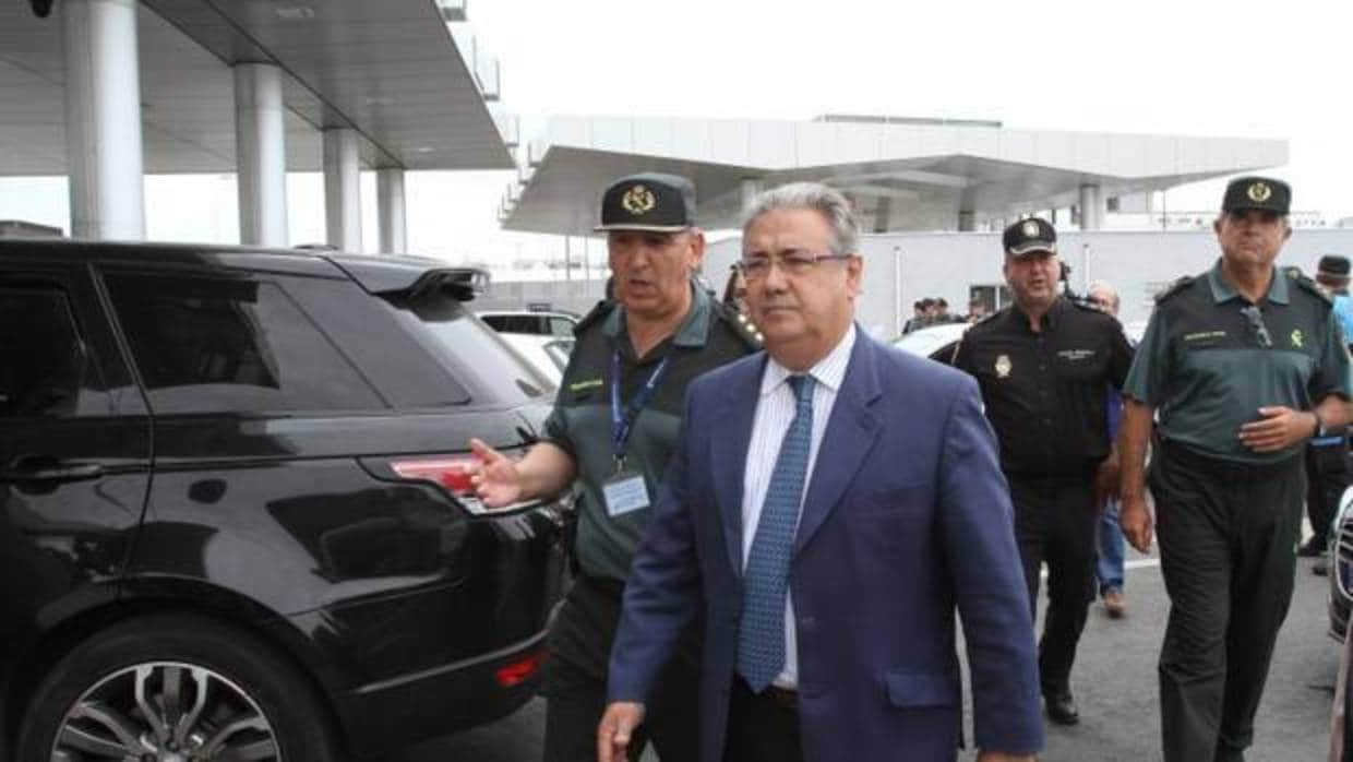 El ministro de Interior en su visita a Algeciras