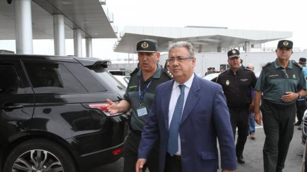 El ministro de Interior en su visita a Algeciras