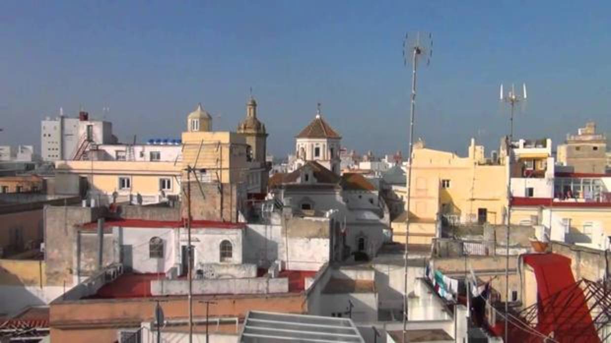 En la UCI el herido que ha caído de un edificio de Cádiz tras dejarse las llaves dentro de la vivienda