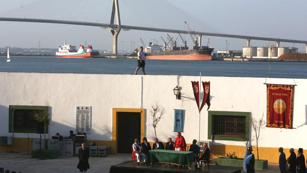 Acto de bendición de la bandera en el fuerte de Puntales.