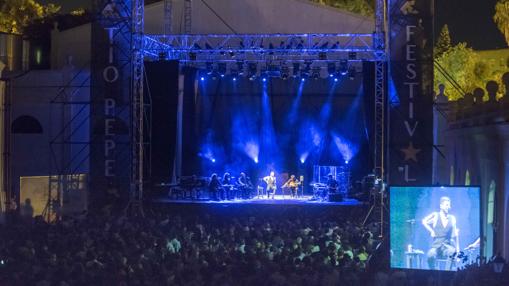 Miguel Poveda se entrega en un concierto de casi tres horas en el IV Tío Pepe Festival