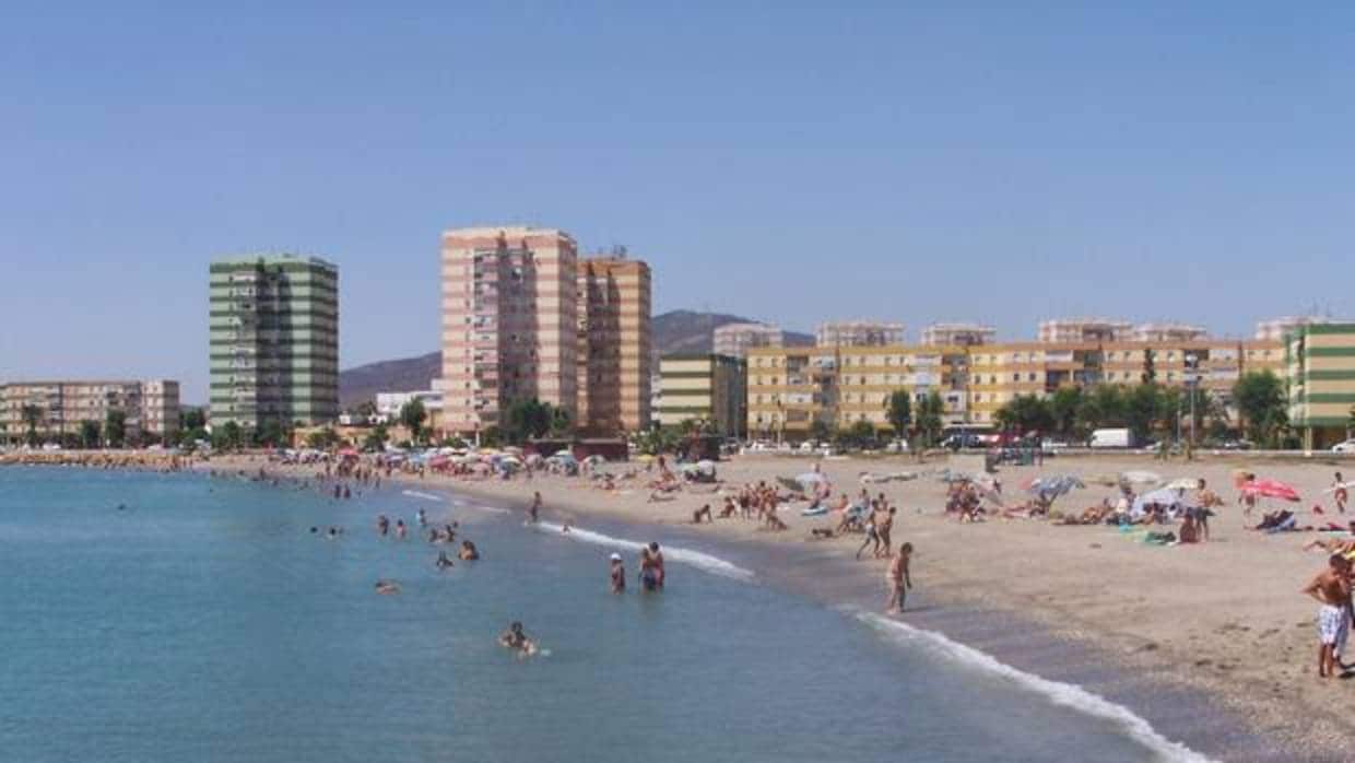 Playa de Poniente, donde ha muerto un bañista