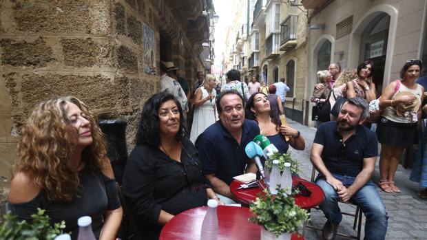 Almudena Grandes se pasa al relato corto en el Café de Levante