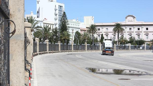 Tramos de la reja del muelle desaparecerán con el carril bici