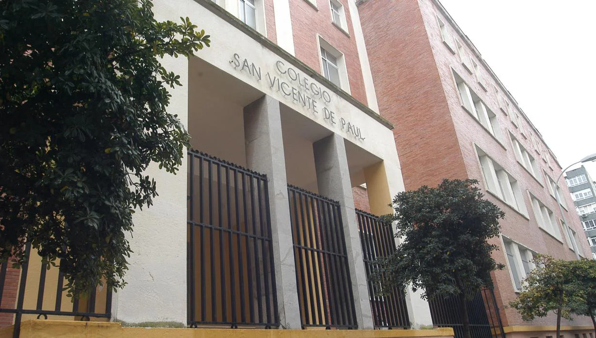 Fachada del colegio San Vicente de Paúl, situado en la calle Granja de San Ildefonso.