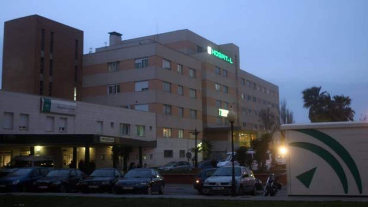 El antiguo hospital (en la foto) es el único público que da cobertura a la zona