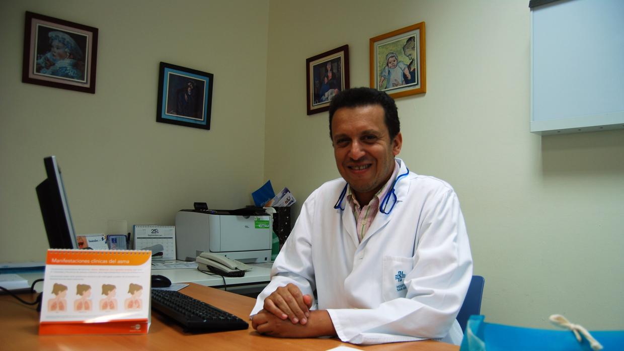 Hicham Guermoudi, médico de la Unidad de Tabaquismo del hospital San Agustín