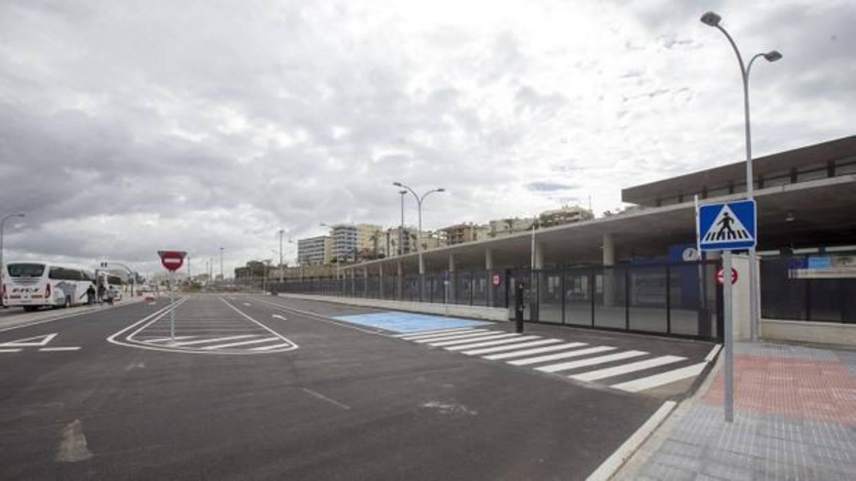 Entrada principal de la nueva estación de autobuses de Cádiz