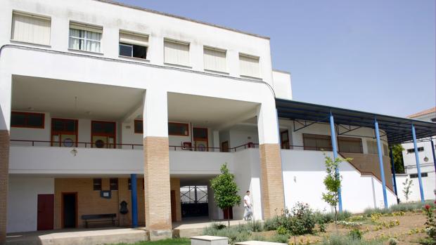 Los sindicatos denuncian que los colegios carecen de personal de administración