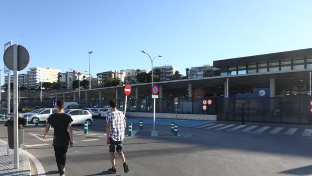 La nueva estación de autobuses de Cádiz abre sin mejoras en el tráfico de su entorno