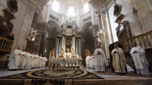 Procesión multitudinaria para el 150 aniversario de la Patrona de Cádiz