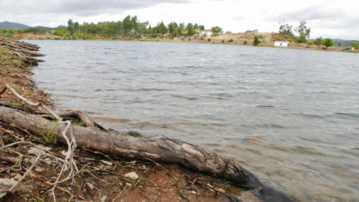 El embalse de Aracena, con 88 hectómetros cúbicos embalsados, supera el 65 por ciento de su capacidad