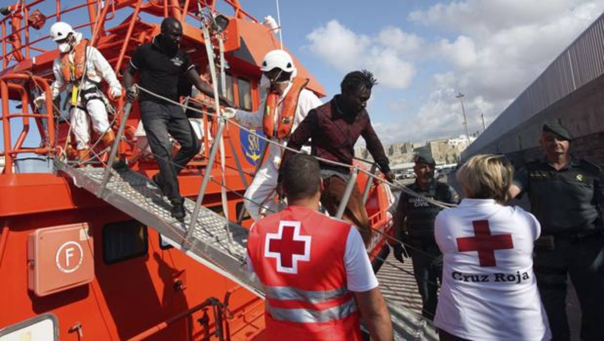 Rescatados un total 70 inmigrantes en cinco pateras en el Estrecho